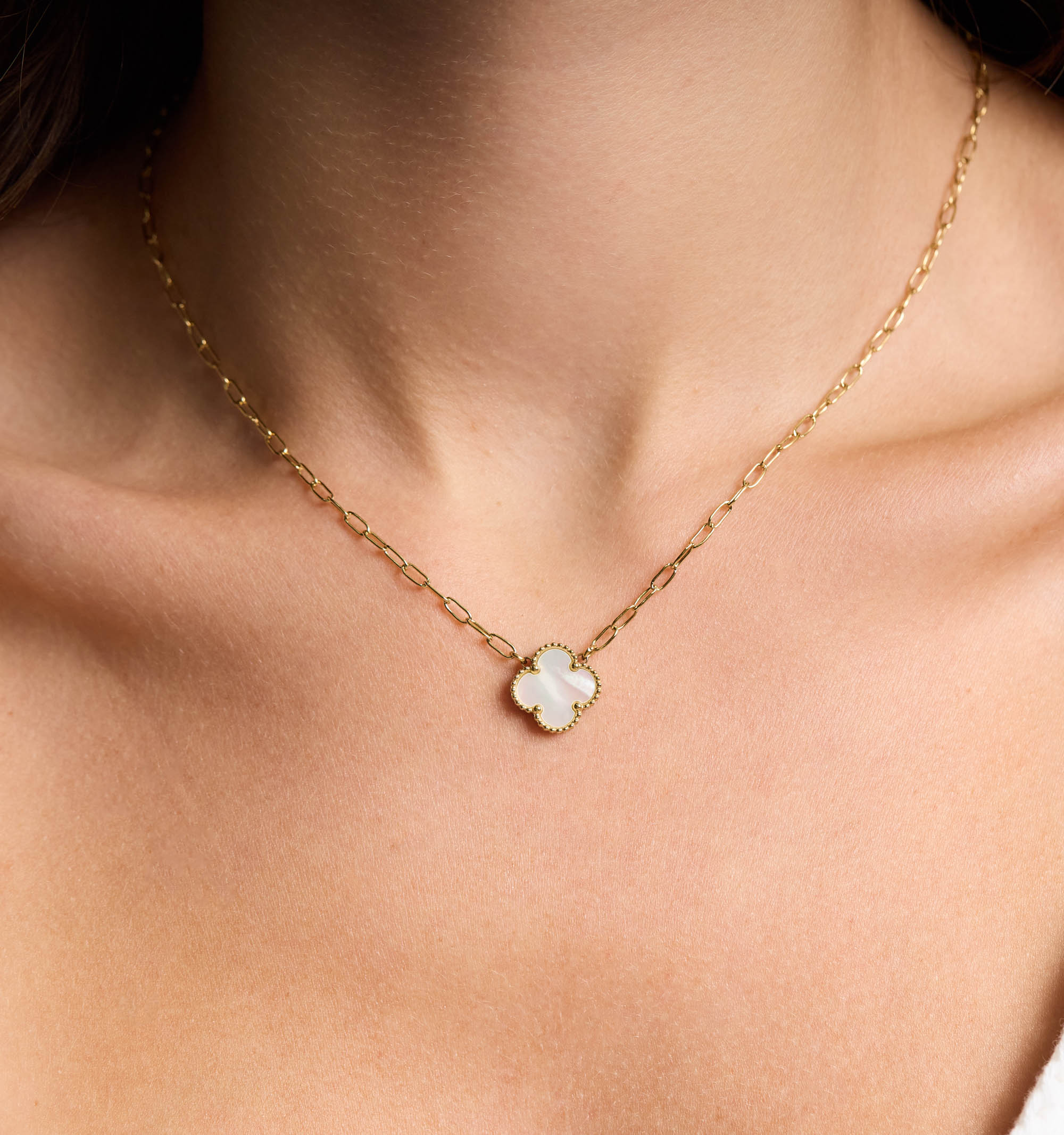 Reversible Clover Necklace - Pearl/Onyx