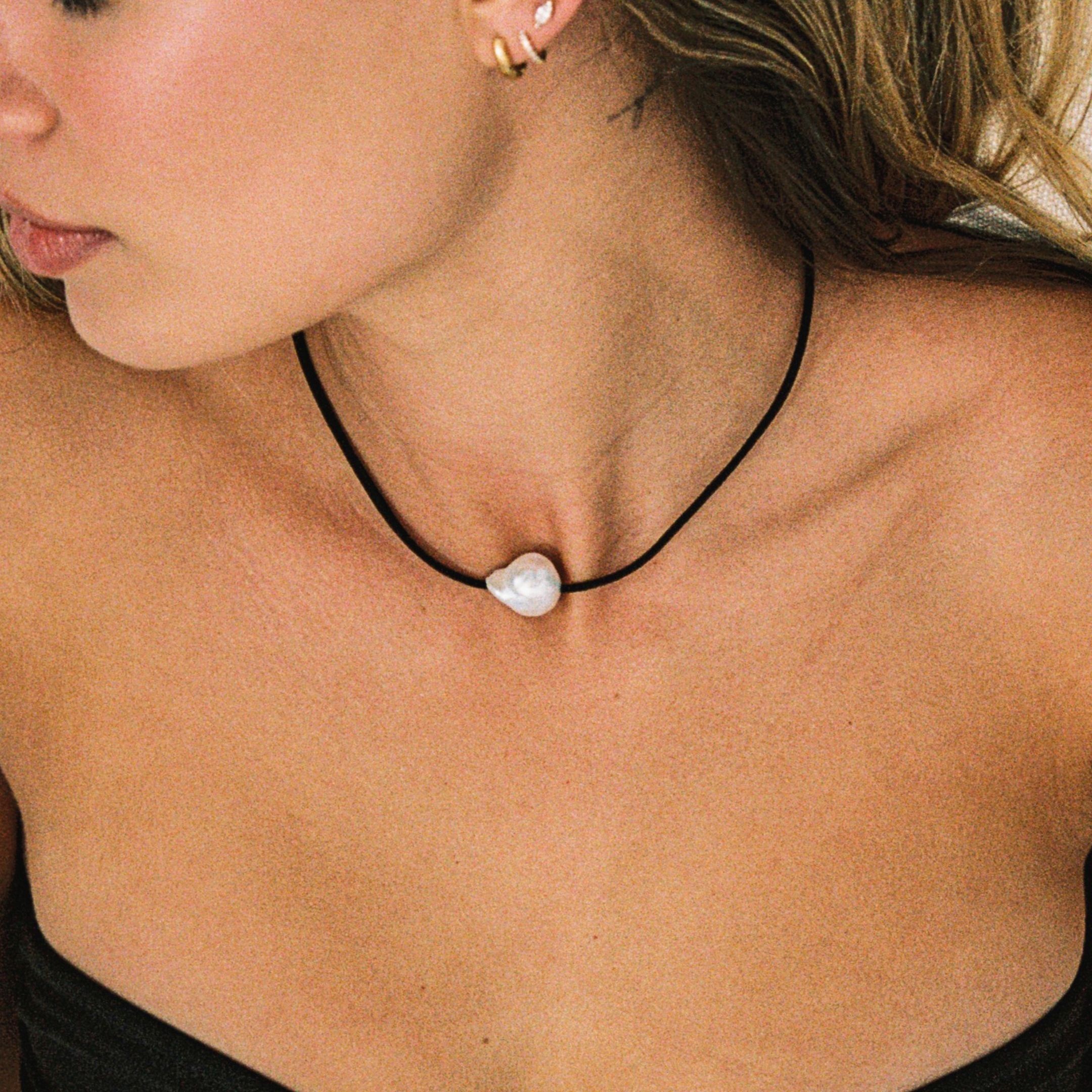 Luna Choker